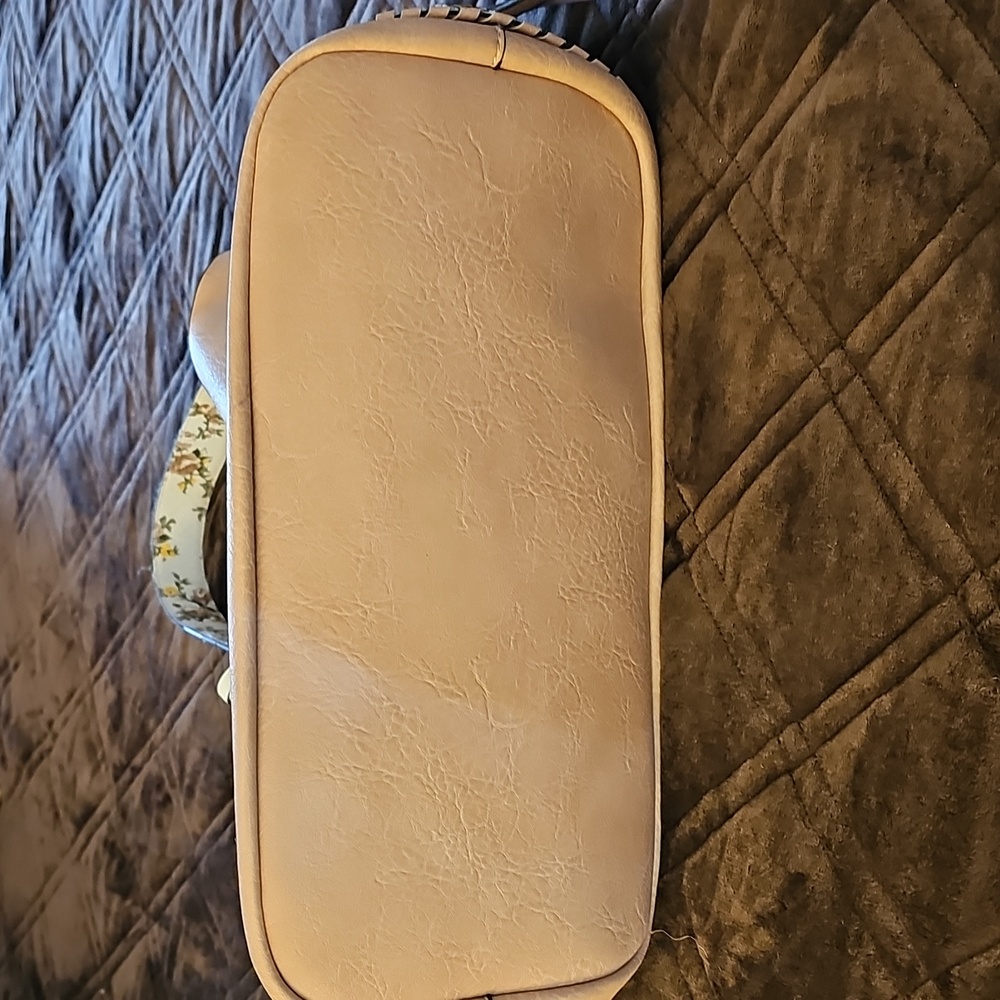 Handbag - Picture 7 of 16
